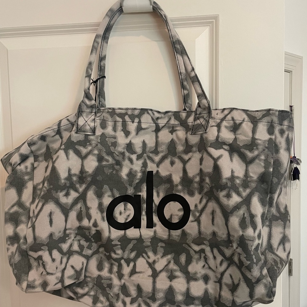 Alo tote bag